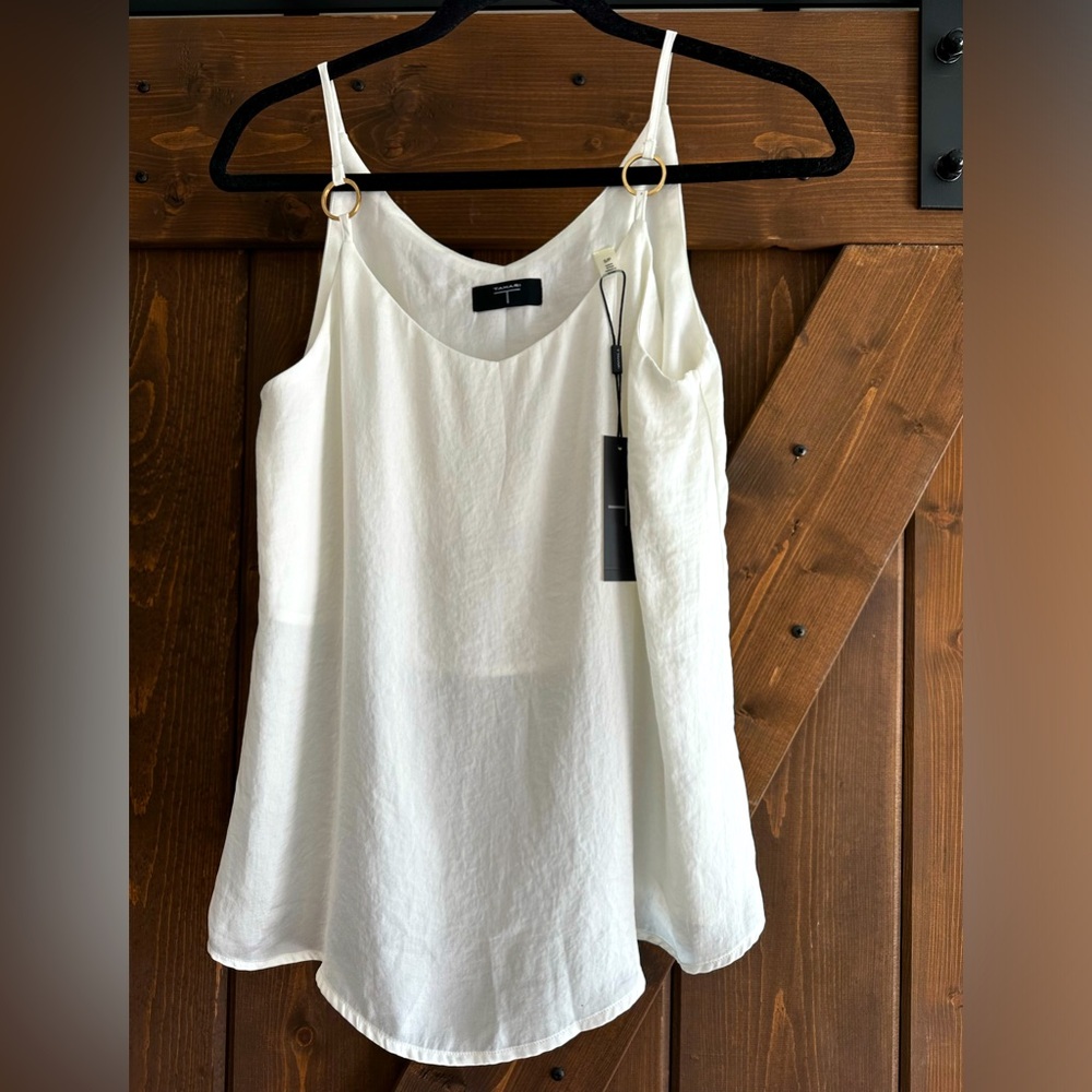 TAHARI top